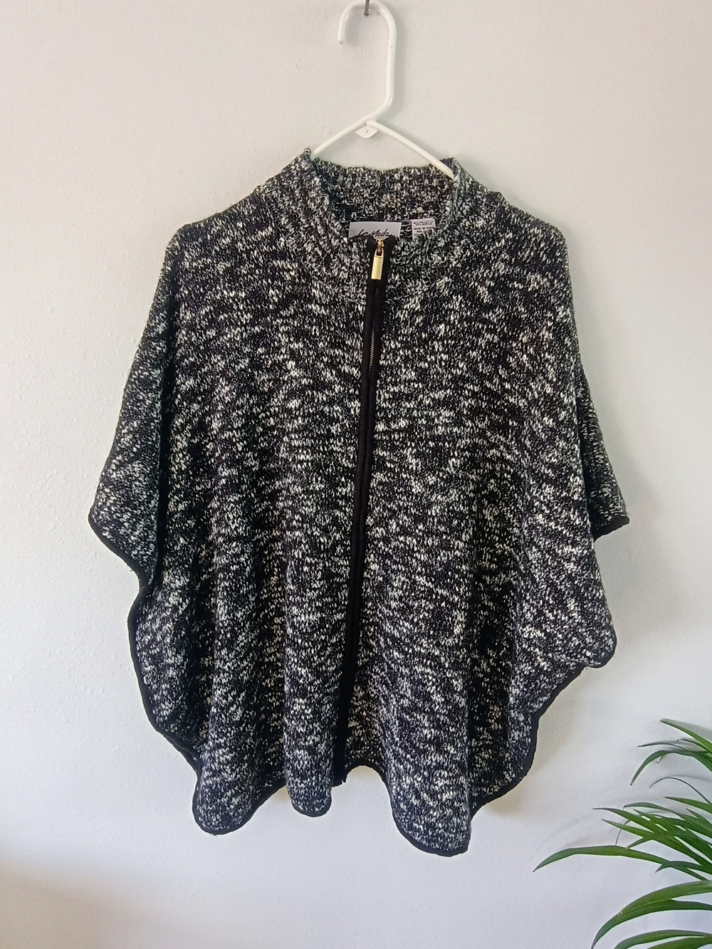 Le Moda Marled Knit Poncho Cape One Size Black White Zip Front Oversized Sweater